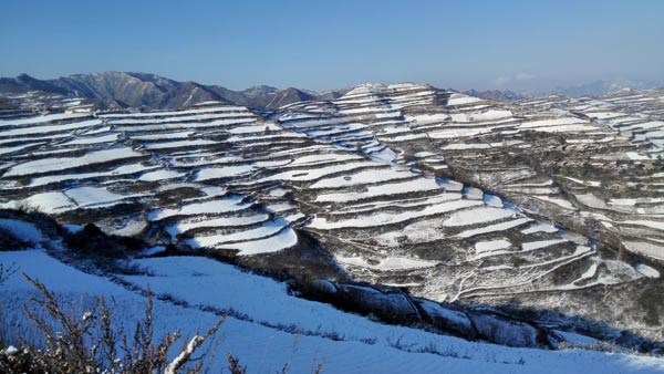 關(guān)山雪景.jpg